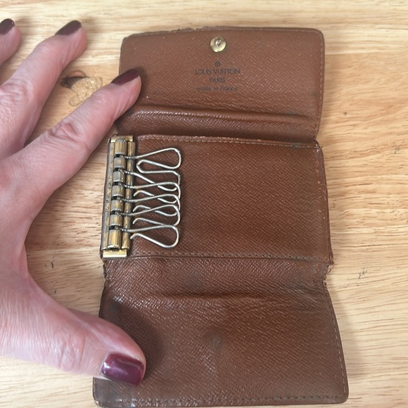 Authentic Louis Vuitton key holder - Picture 5 of 8